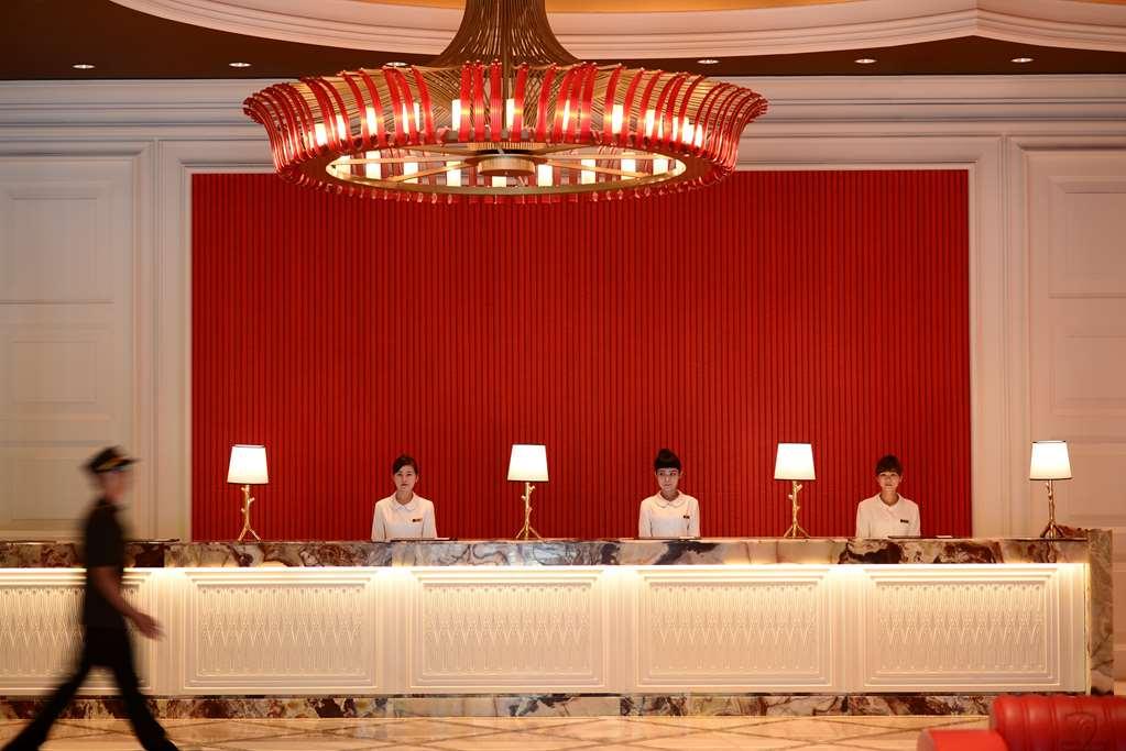 โรงแรมเดอะ หลิน ไถจง ภายนอก รูปภาพ The lobby of the hotel