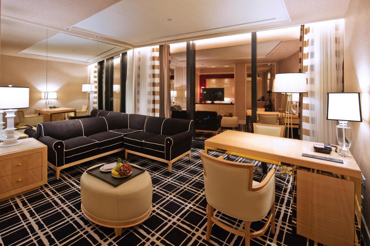 โรงแรมเดอะ หลิน ไถจง ภายนอก รูปภาพ The interior of a suite at the Mandarin Oriental, Seoul