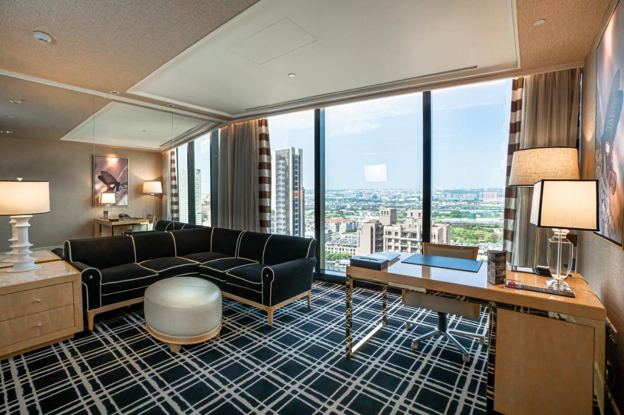 โรงแรมเดอะ หลิน ไถจง ภายนอก รูปภาพ A suite at the Conrad Tokyo