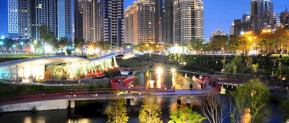 โรงแรมเดอะ หลิน ไถจง ภายนอก รูปภาพ View of the park at night