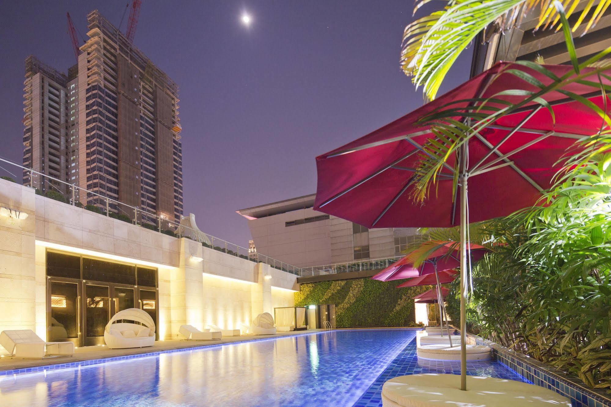 โรงแรมเดอะ หลิน ไถจง ภายนอก รูปภาพ The swimming pool at the hotel